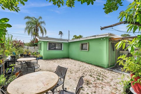 House in Miramar, Florida 3 bedrooms, 108.05 sq.m. № 2181701 - photo 30