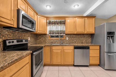 House in Miramar, Florida 3 bedrooms, 108.05 sq.m. № 2181701 - photo 11
