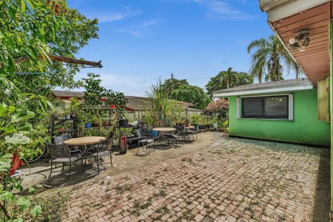 House in Miramar, Florida 3 bedrooms, 108.05 sq.m. № 2181701 - photo 27