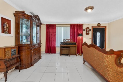 House in Miramar, Florida 3 bedrooms, 108.05 sq.m. № 2181701 - photo 8