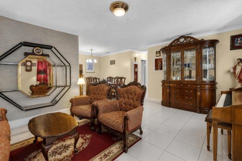 House in Miramar, Florida 3 bedrooms, 108.05 sq.m. № 2181701 - photo 3
