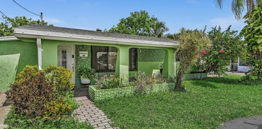 House in Miramar, Florida 3 bedrooms, 108.05 sq.m. № 2181701