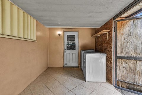 House in Miramar, Florida 3 bedrooms, 108.05 sq.m. № 2181701 - photo 24