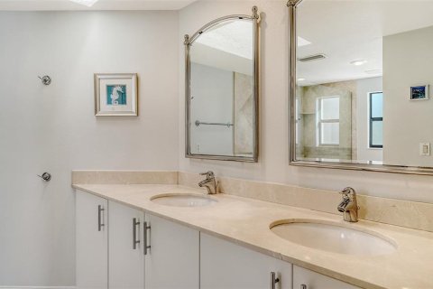 Condo in Cortez, Florida, 3 bedrooms  № 1558493 - photo 28