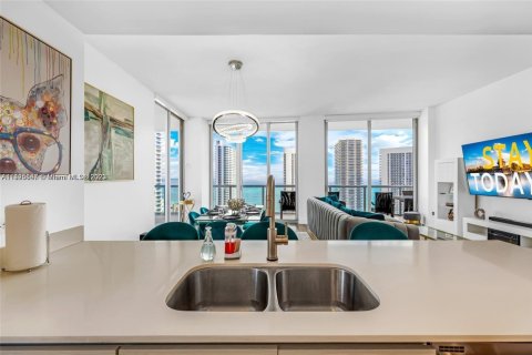 Condominio en venta en Hallandale Beach, Florida, 3 dormitorios, 146.51 m2 № 2034451 - foto 12