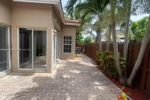 Villa ou maison à louer à Cutler Bay, Floride: 3 chambres, 127.55 m2 № 1946915 - photo 10