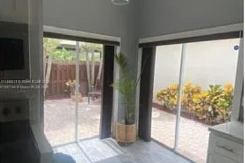 Villa ou maison à louer à Cutler Bay, Floride: 3 chambres, 127.55 m2 № 1946915 - photo 4