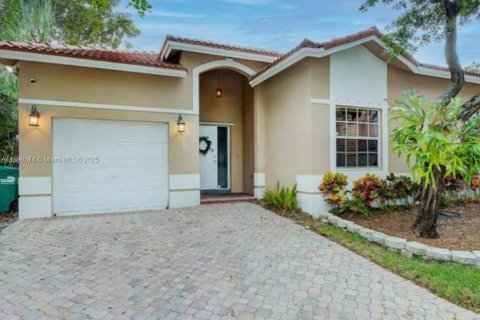 Villa ou maison à louer à Cutler Bay, Floride: 3 chambres, 127.55 m2 № 1946915 - photo 1