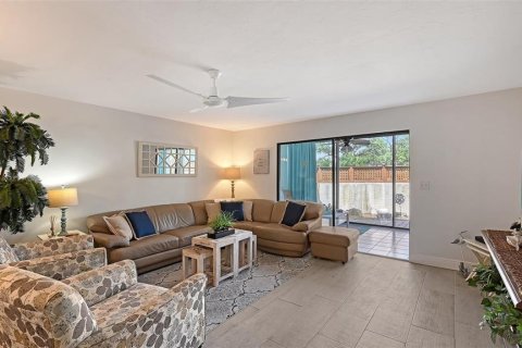 Condo in Bradenton, Florida, 2 bedrooms  № 1856019 - photo 12