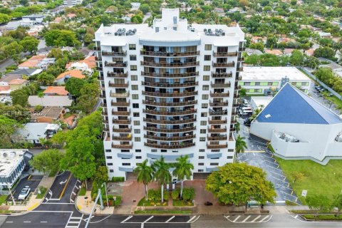 Condo in Miami, Florida, 2 bedrooms № 2180038