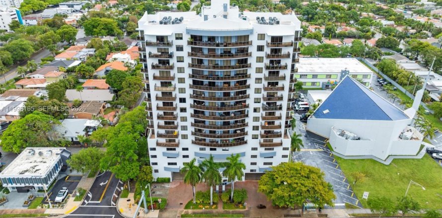 Condo in Miami, Florida, 2 bedrooms  № 2180038