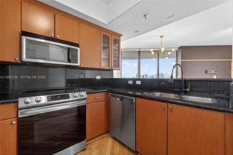 Condo in Miami, Florida, 2 bedrooms  № 2180038 - photo 11