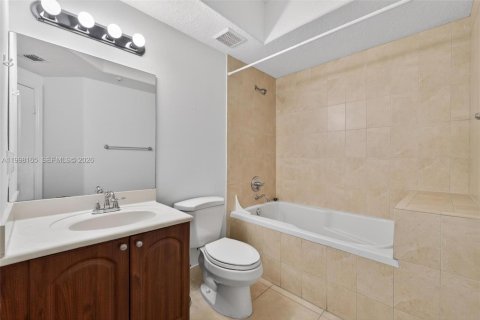 Condo in Miami, Florida, 2 bedrooms  № 2180038 - photo 25