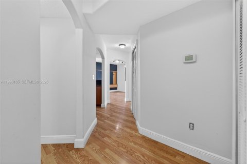Condo in Miami, Florida, 2 bedrooms  № 2180038 - photo 5
