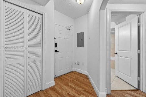 Condo in Miami, Florida, 2 bedrooms  № 2180038 - photo 6