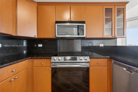 Condo in Miami, Florida, 2 bedrooms  № 2180038 - photo 10