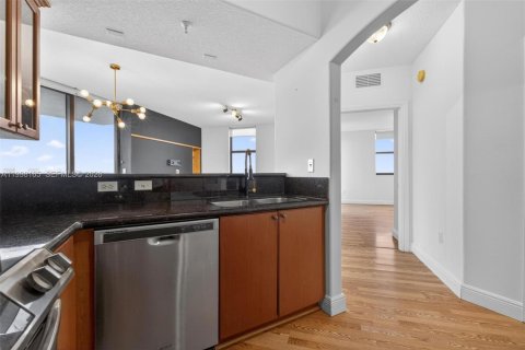 Condo in Miami, Florida, 2 bedrooms  № 2180038 - photo 13