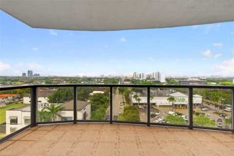 Condo in Miami, Florida, 2 bedrooms  № 2180038 - photo 18