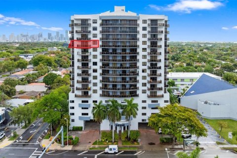 Condo in Miami, Florida, 2 bedrooms  № 2180038 - photo 2