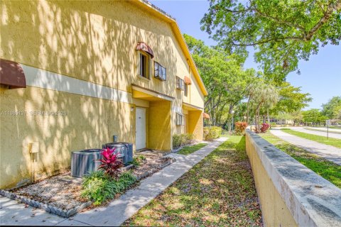 Купить кондоминиум в Окленд-Парк, Флорида 2 спальни, 99.41м2, № 2057821 - фото 23