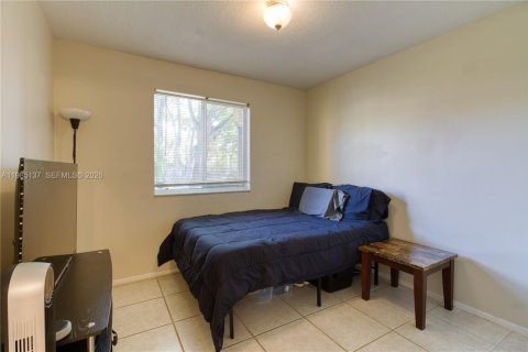 Купить кондоминиум в Окленд-Парк, Флорида 2 спальни, 99.41м2, № 2057821 - фото 22