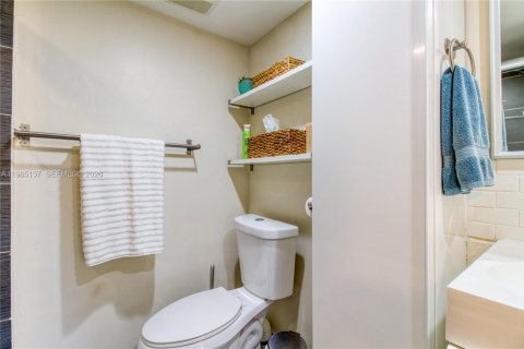 Купить кондоминиум в Окленд-Парк, Флорида 2 спальни, 99.41м2, № 2057821 - фото 18