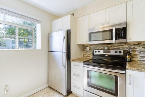 Купить кондоминиум в Окленд-Парк, Флорида 2 спальни, 99.41м2, № 2057821 - фото 10