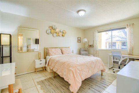 Купить кондоминиум в Окленд-Парк, Флорида 2 спальни, 99.41м2, № 2057821 - фото 15