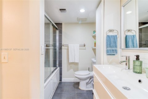 Купить кондоминиум в Окленд-Парк, Флорида 2 спальни, 99.41м2, № 2057821 - фото 17