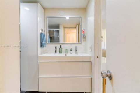 Купить кондоминиум в Окленд-Парк, Флорида 2 спальни, 99.41м2, № 2057821 - фото 19