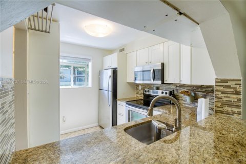 Купить кондоминиум в Окленд-Парк, Флорида 2 спальни, 99.41м2, № 2057821 - фото 11