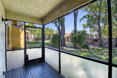 Купить кондоминиум в Окленд-Парк, Флорида 2 спальни, 99.41м2, № 2057821 - фото 5