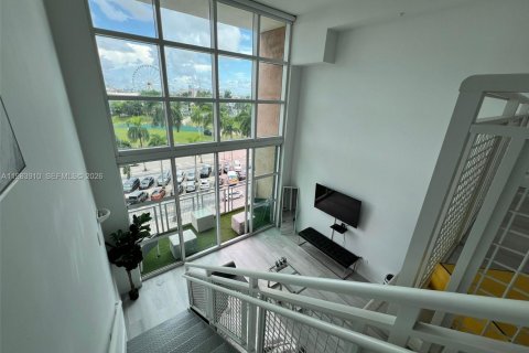 Снять в аренду кондоминиум в Майами, Флорида 1 спальня, 90.86м2, № 2025512 - фото 8
