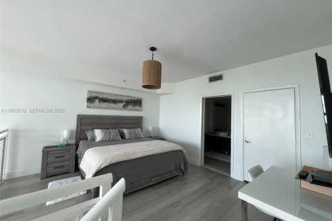 Снять в аренду кондоминиум в Майами, Флорида 1 спальня, 90.86м2, № 2025512 - фото 2