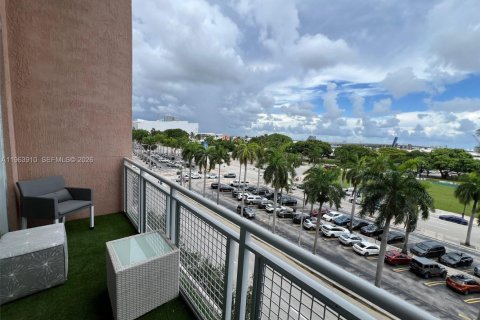 Снять в аренду кондоминиум в Майами, Флорида 1 спальня, 90.86м2, № 2025512 - фото 19