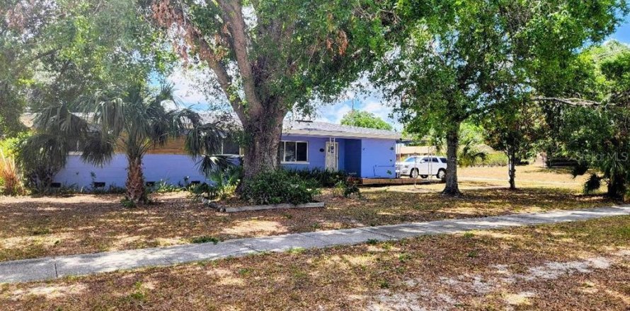 House in Lake Wales, Florida 3 bedrooms, 189.52 sq.m. № 1659317