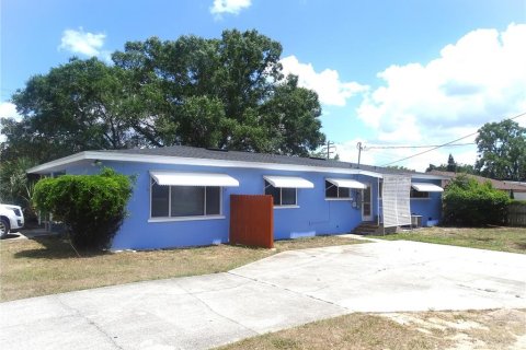 House in Lake Wales, Florida 3 bedrooms, 189.52 sq.m. № 1659317 - photo 15