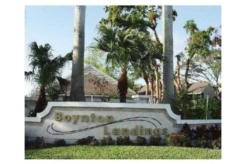 Condo in Boynton Beach, Florida, 2 bedrooms  № 1216324 - photo 1