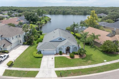 House in Lutz, Florida 4 bedrooms, 239.87 sq.m. № 1893686 - photo 1