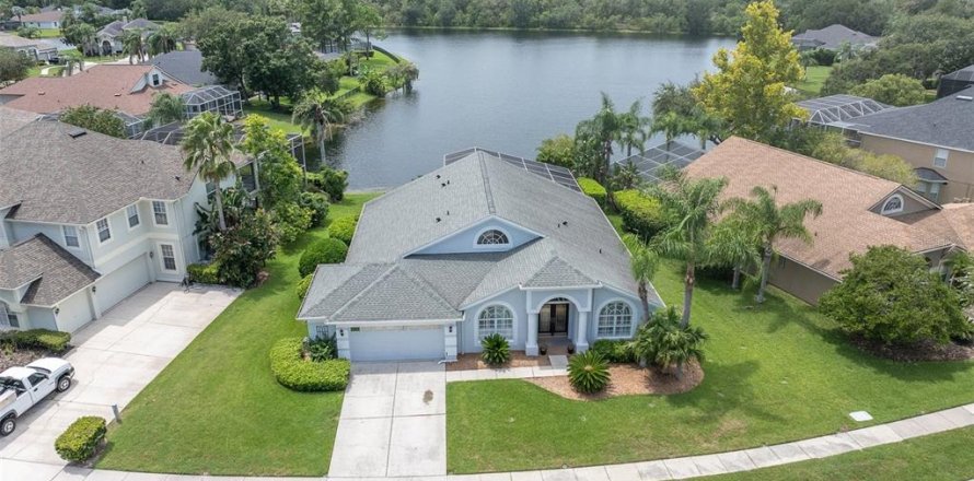 House in Lutz, Florida 4 bedrooms, 239.87 sq.m. № 1893686
