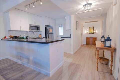 Condo in Pompano Beach, Florida, 3 bedrooms  № 1737866 - photo 15