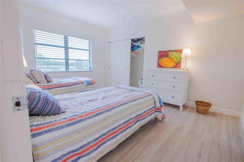Condo in Pompano Beach, Florida, 3 bedrooms  № 1737866 - photo 16