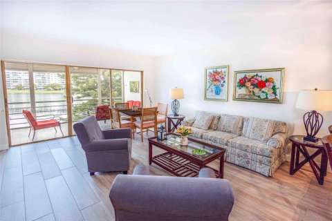 Condo in Pompano Beach, Florida, 3 bedrooms  № 1737866 - photo 4
