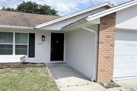 House in Deltona, Florida 3 bedrooms, 135.17 sq.m. № 2107126 - photo 2