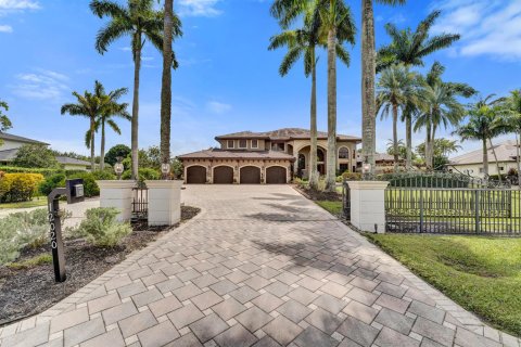 House in Plantation, Florida 4 bedrooms, 426.51 sq.m. № 2395093 - photo 2