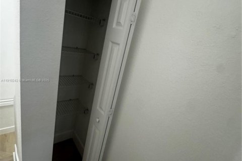 Appartement à louer à Doral, Floride: 2 chambres, 104.33 m2 № 1966441 - photo 11