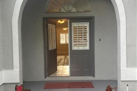 House in Lakeland, Florida 2 bedrooms, 141.77 sq.m. № 2121498