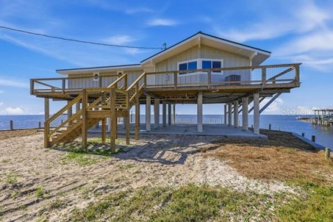 Casa en venta en Horseshoe Beach, Florida, 3 dormitorios, 125.6 m2 № 2141607 - foto 2