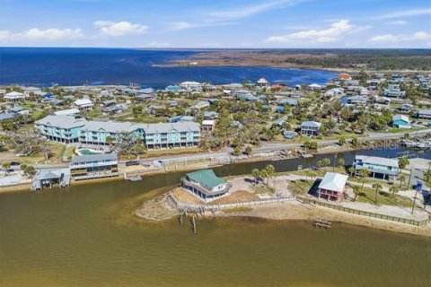 Casa en venta en Horseshoe Beach, Florida, 3 dormitorios, 125.6 m2 № 2141607 - foto 9