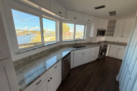 Casa en venta en Horseshoe Beach, Florida, 3 dormitorios, 125.6 m2 № 2141607 - foto 16